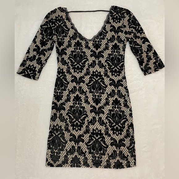 Free People Dress Medium Sexy V Neck and Back Flattering Soft Stylish Elegant - Picture 1 of 6